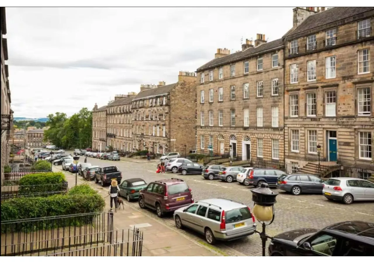 Joivy Boutique Apt With Patio In New Town Edinburgh Apartment