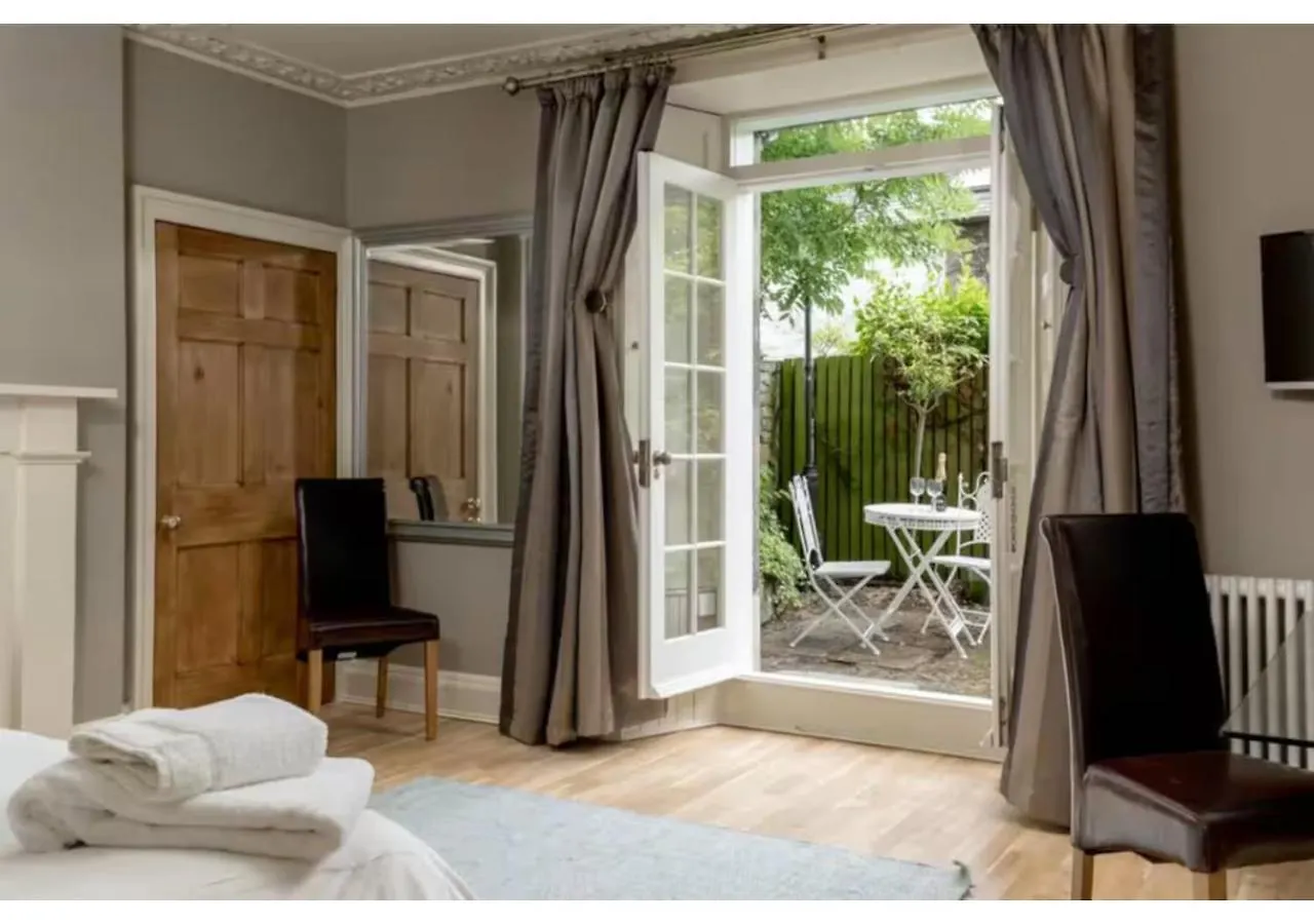 Joivy Boutique Apt With Patio In New Town Edinburgh