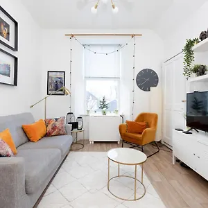 Joivy Bright And Modern Flat With Desk Edinburgh