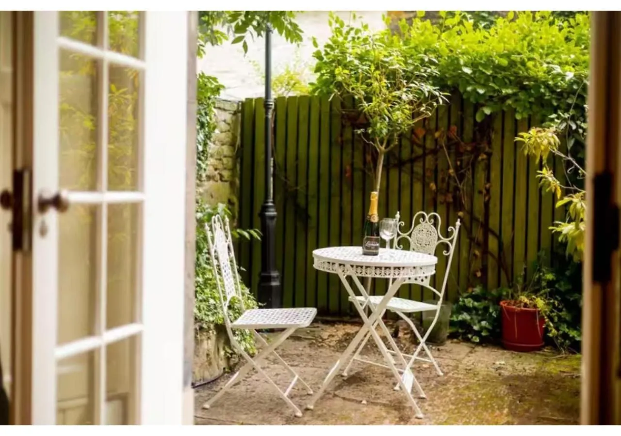 Joivy Boutique Apt With Patio In New Town Edinburgh